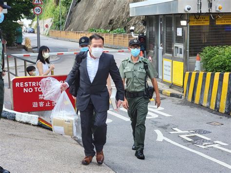 陳振聰出獄|【有片】陳振聰刑滿出獄與家人擁抱 頻說多謝指身體。